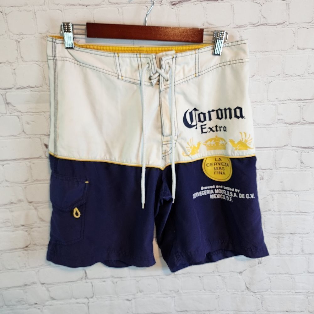 Men's Corona boards hosts, size small